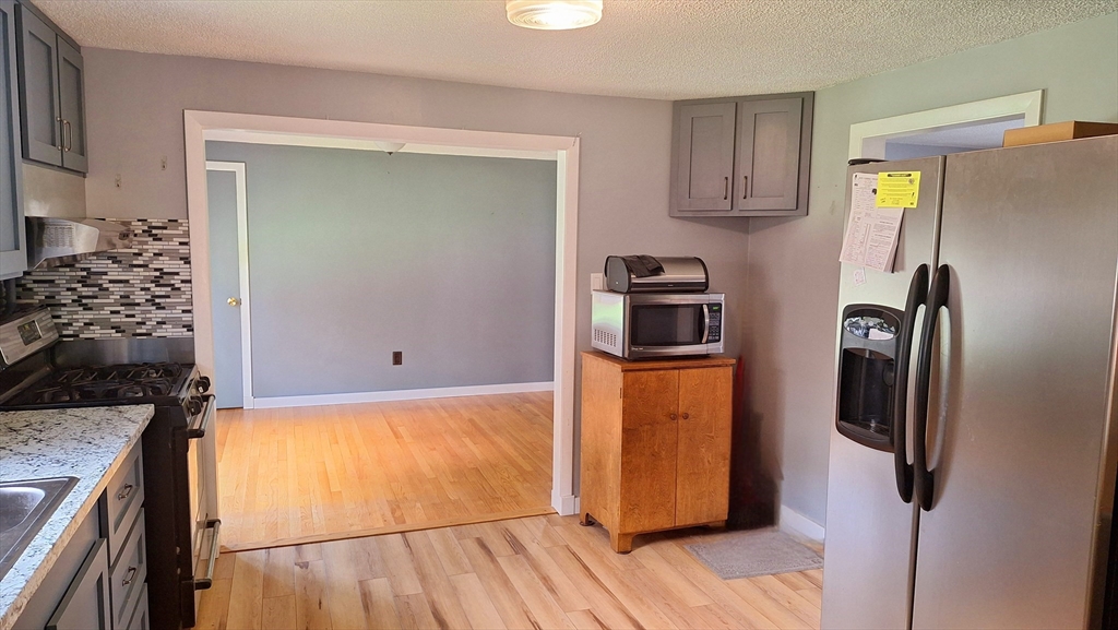 115 Senator Street Springfield, MA 01129 - Photo 3 of 20