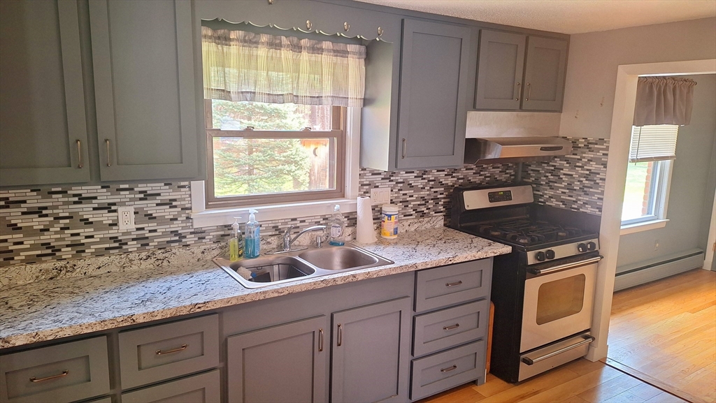 115 Senator Street Springfield, MA 01129 - Photo 4 of 20