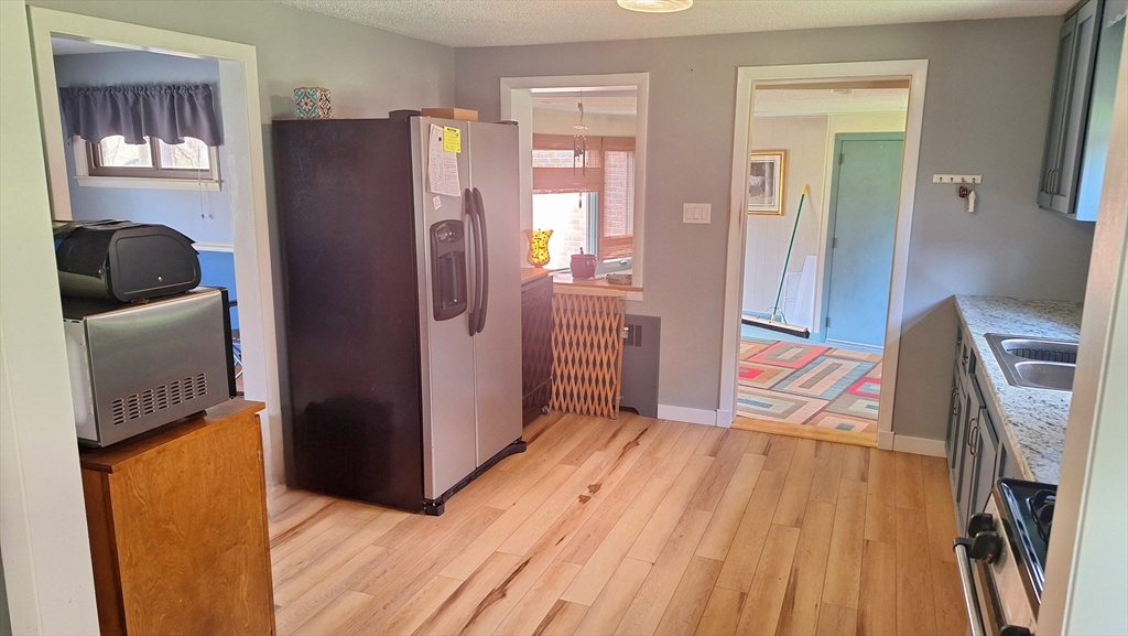 115 Senator Street Springfield, MA 01129 - Photo 5 of 20