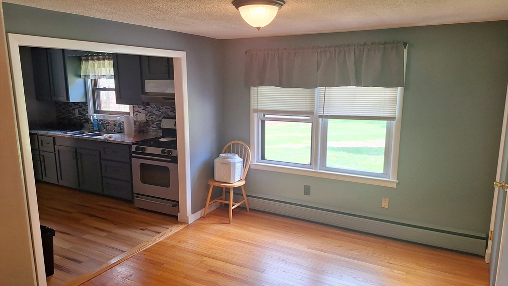 115 Senator Street Springfield, MA 01129 - Photo 6 of 20