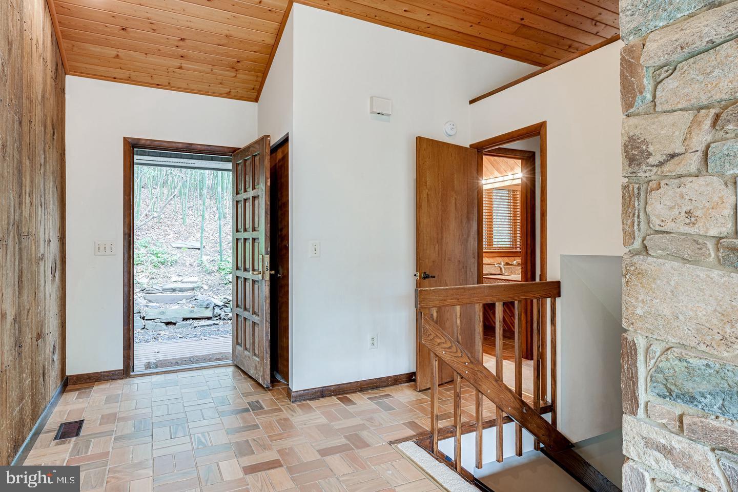 1328 Potomac School Road McLean, VA 22101 - Photo 2 of 31