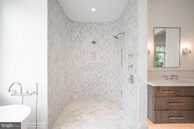 $2,570,607 | 2398 North Quincy Street, Arlington, VA 22207