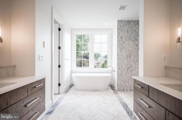 $2,570,607 | 2398 North Quincy Street, Arlington, VA 22207