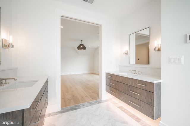 $2,570,607 | 2398 North Quincy Street, Arlington, VA 22207