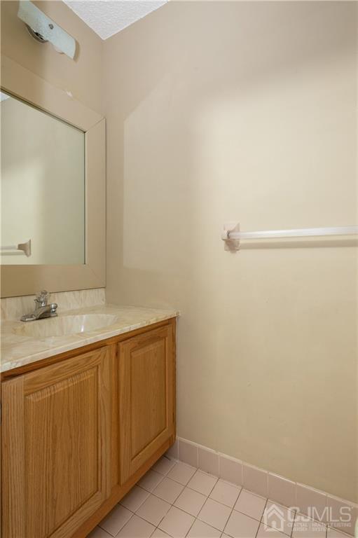 166 Prestwick Way, Unit 166 Edison, NJ 08820 - Photo 11 of 21 Gallery Image 11