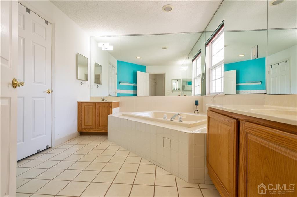 166 Prestwick Way, Unit 166 Edison, NJ 08820 - Photo 13 of 21 Gallery Image 13