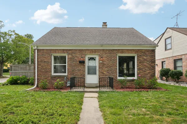 $299,900 | 531 East Morgan Avenue, Milwaukee, WI 53207