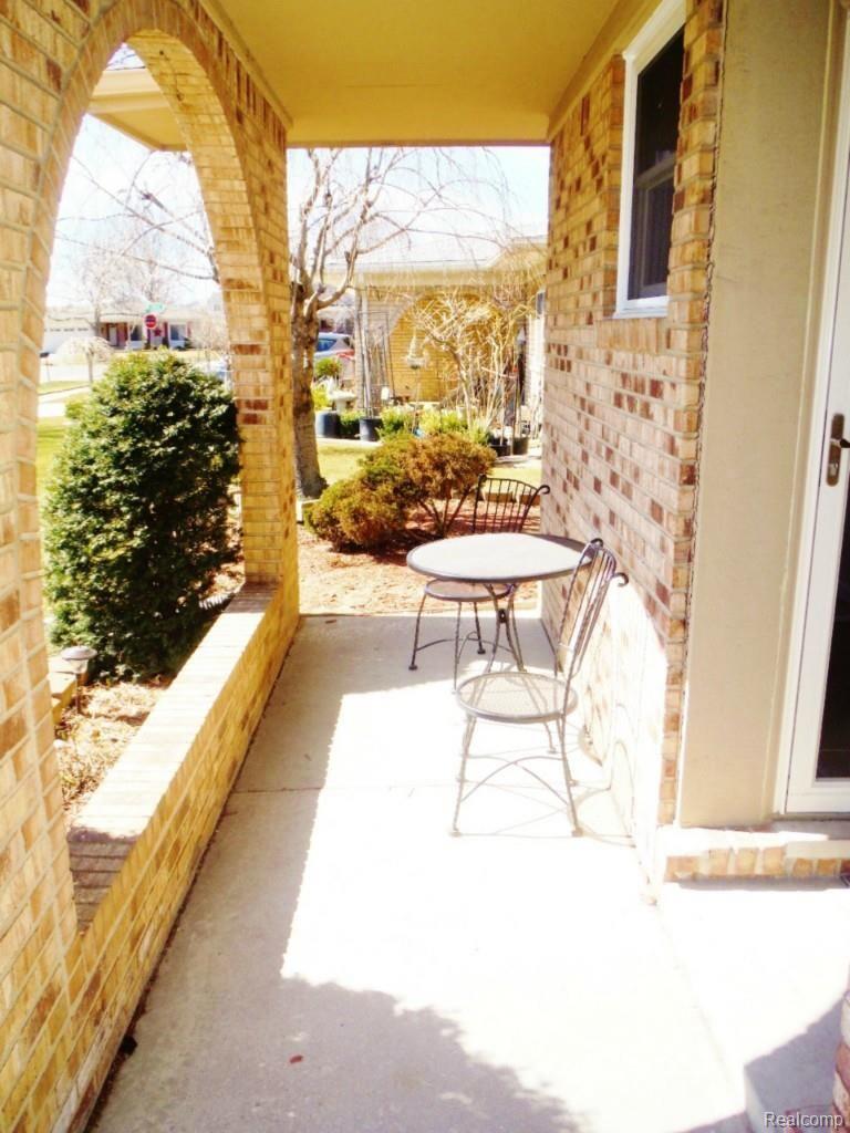 18281 Fernlea Drive Macomb, MI 48044 - Photo 6 of 55 6.jpg