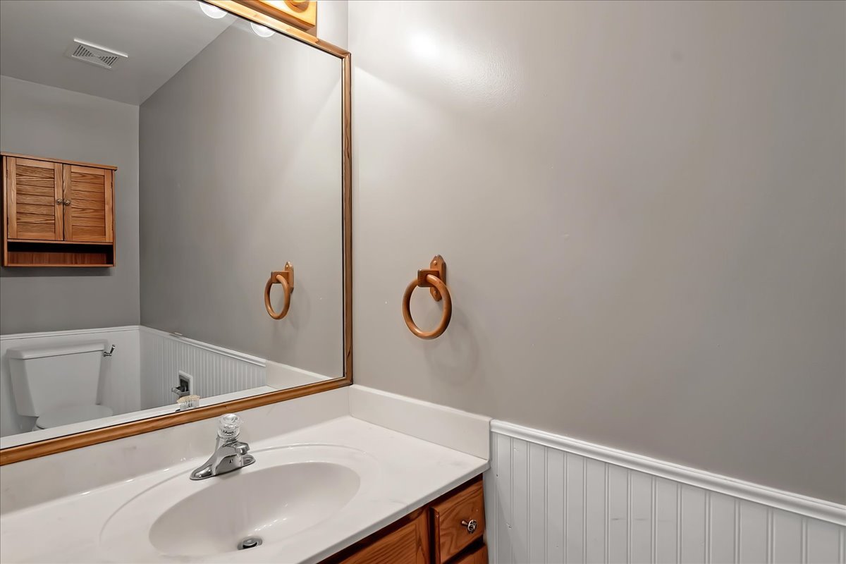 2591 Smithfield Lane Aurora, IL 60503 - Photo 11 of 31 a bathroom with a sink and a bathtub