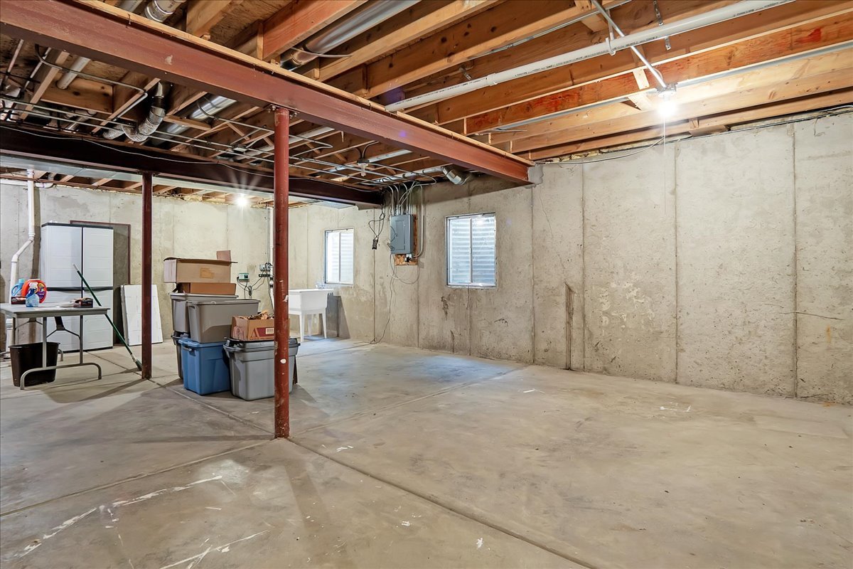 2591 Smithfield Lane Aurora, IL 60503 - Photo 24 of 31 a view of an empty room
