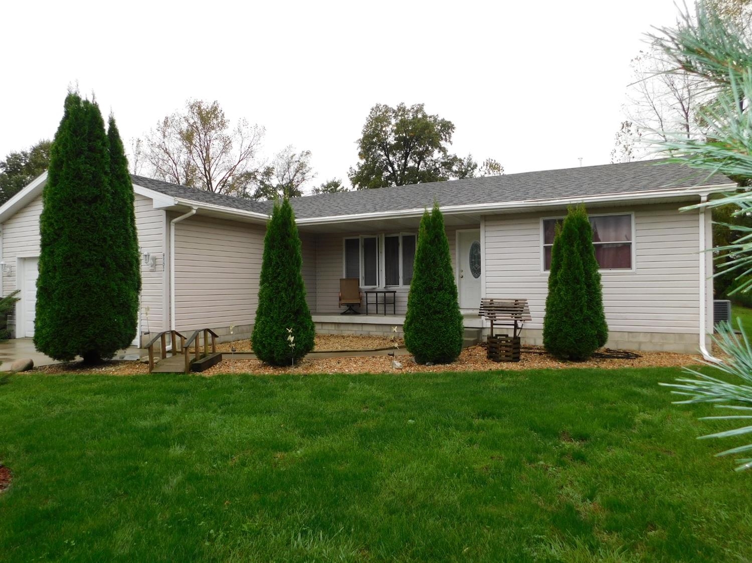 9102 Estates Drive Demotte, IN 46310 - Photo 3 of 30 1500x1124