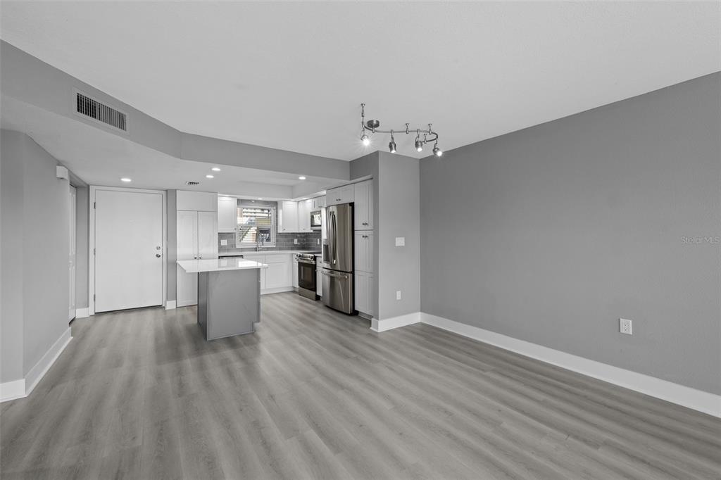 4775 Cove Circle, Unit 103 St. Petersburg, FL 33708 - Photo 10 of 61
