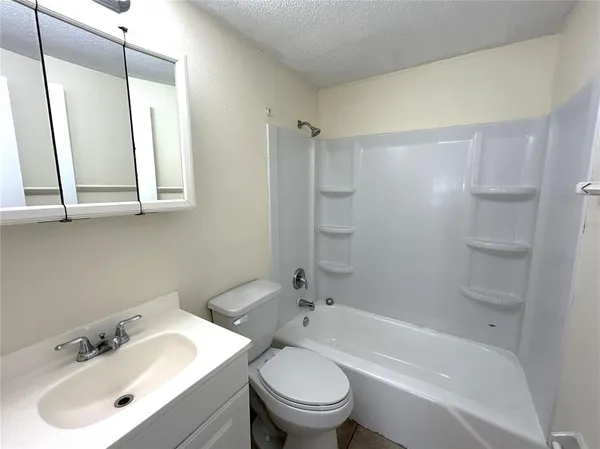 $1,400 | 255 Pineapple Street, Unit 3, Englewood, FL 34223