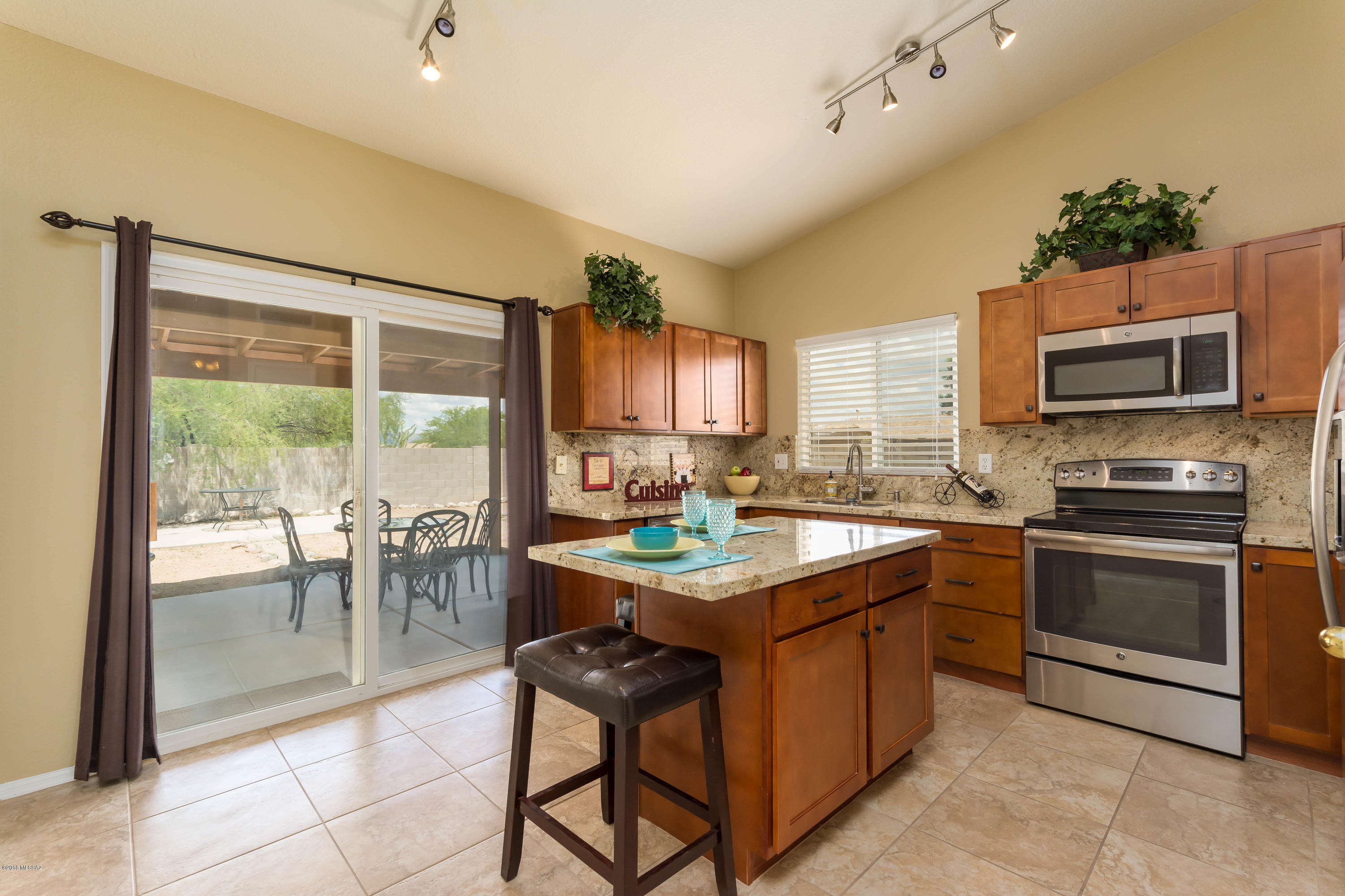 7714 West Rising Moon Way Tucson, AZ 85743 - Photo 7 of 21 Gallery Image 7