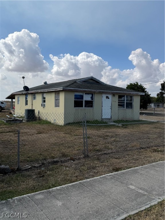 1274 Hookers Point Road Clewiston, FL 33440 - Photo 2 of 16 a view of a house with a yard
