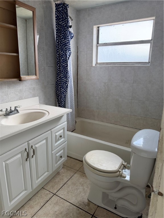 1274 Hookers Point Road Clewiston, FL 33440 - Photo 6 of 16 a bathroom with a sink a toilet and shower