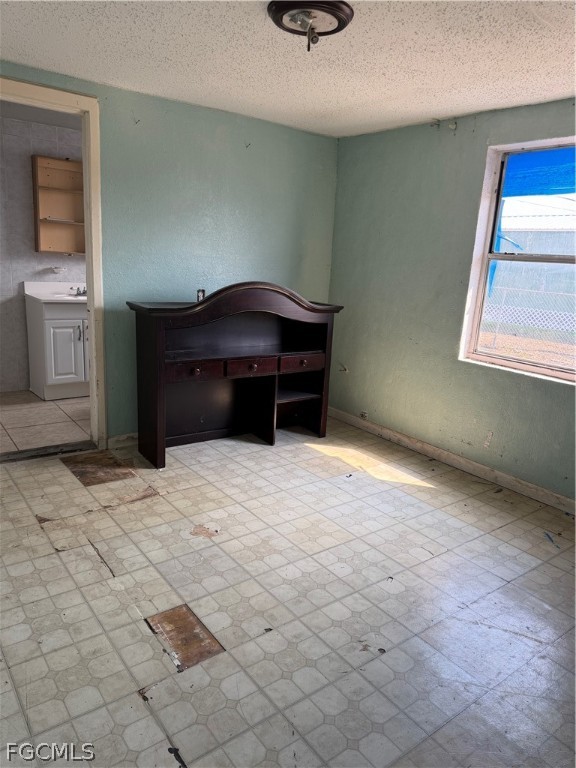 1274 Hookers Point Road Clewiston, FL 33440 - Photo 10 of 16 a bedroom with a bed and a window