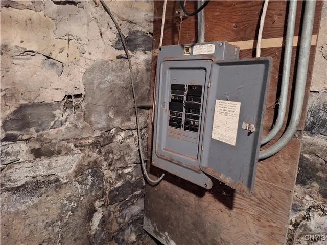 $69,000 | 183 West Ostrander Avenue, Syracuse, NY 13205