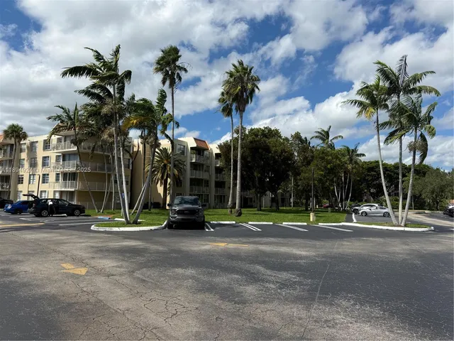 $299,000 | 13100 Southwest 92nd Avenue, Unit APH7, Miami, FL 33176