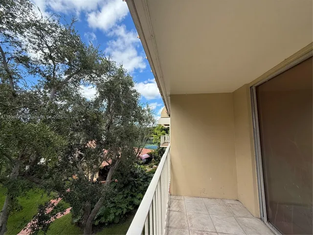 $299,000 | 13100 Southwest 92nd Avenue, Unit APH7, Miami, FL 33176