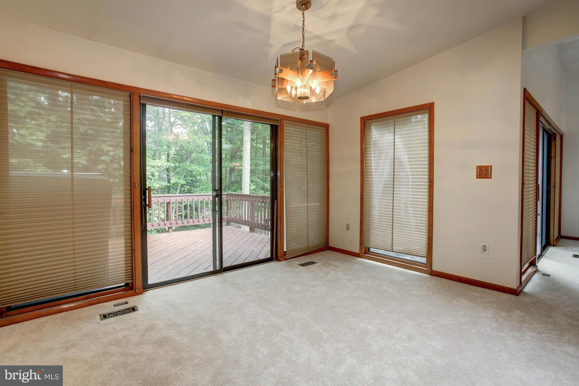 12371 Hunters Grove Road Manassas, VA 20112 - Photo 11 of 30 Dining Room