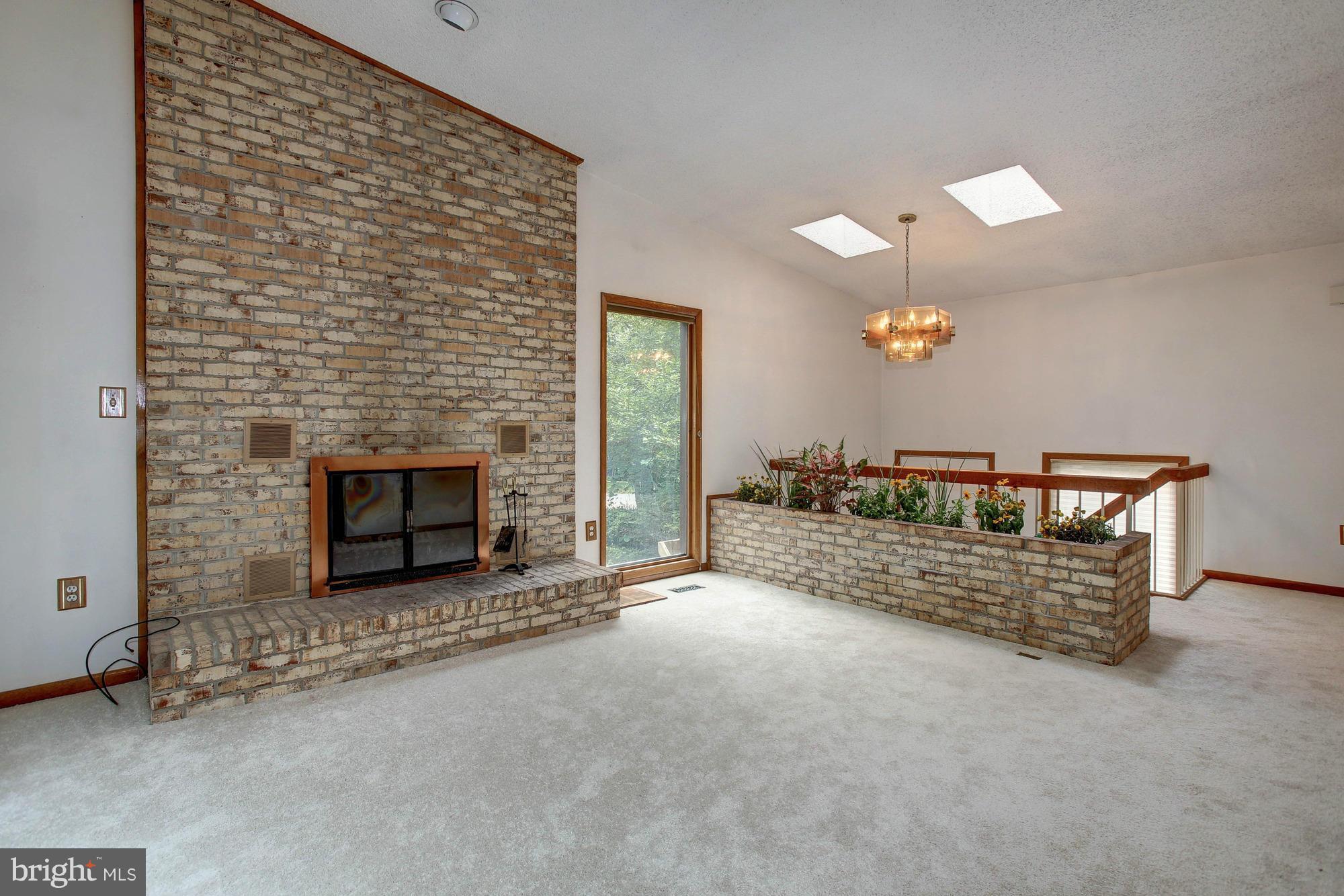 12371 Hunters Grove Road Manassas, VA 20112 - Photo 7 of 30 Living Room