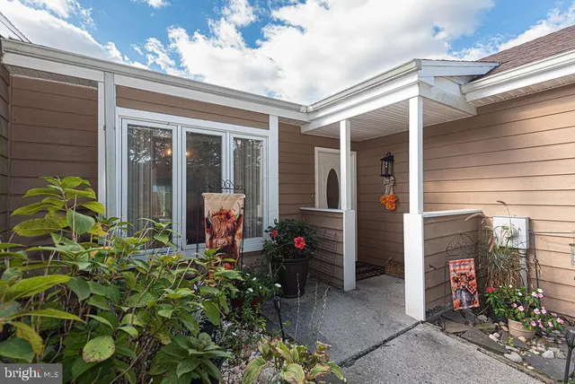a view of a porch with patio