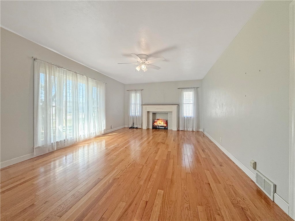 2101 East Washington Road Casey, IL 62420 - Photo 5 of 18 Gallery Image 5