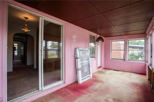 a view of livingroom with furniture