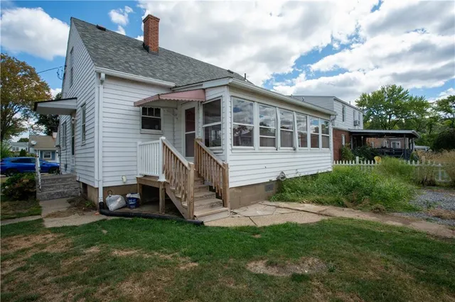 a view of a house with a backyard