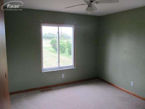 7061 North Nichols Road Flushing, MI 48433 - Photo 8 of 10 20166233-7.JPG