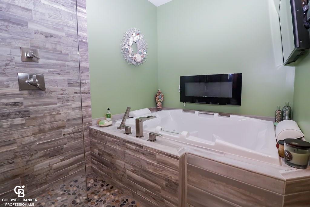 4987 Lakeshore Road Lexington, MI 48450 - Photo 22 of 45 50012275-21.JPG