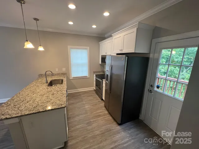 $1,615 | 1086 20th Street Northeast, Hickory, NC 28601