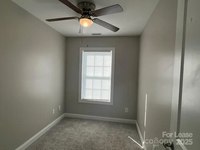 $1,615 | 1086 20th Street Northeast, Hickory, NC 28601