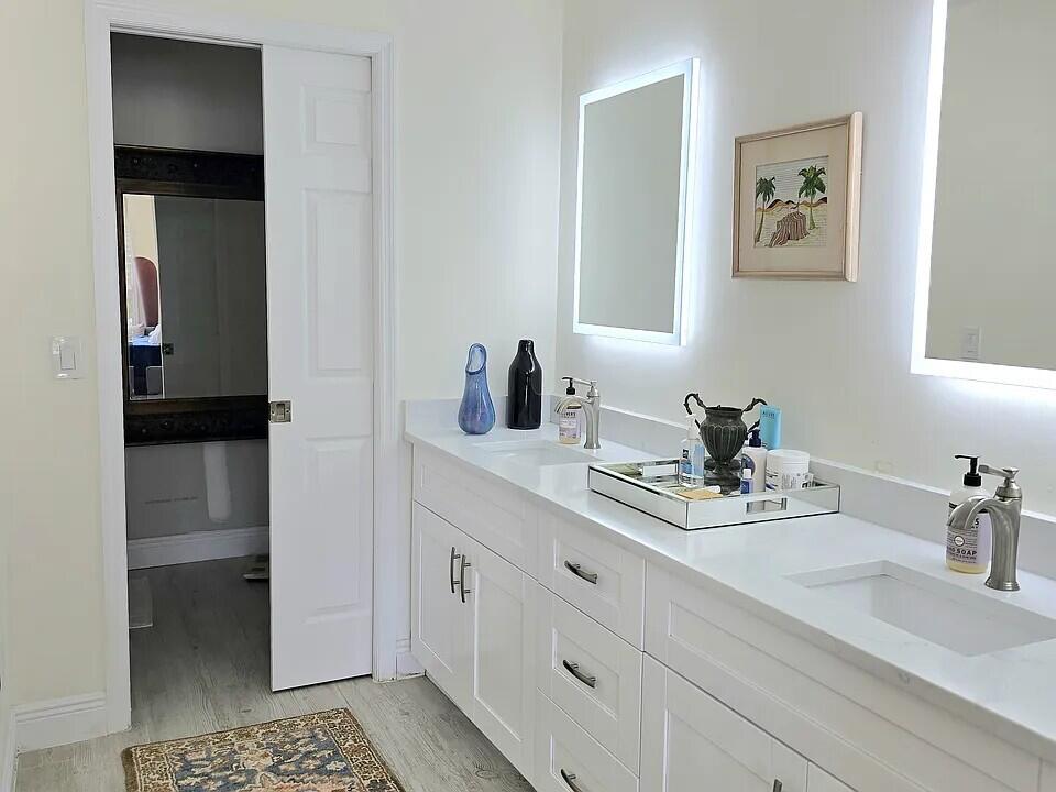 1705 Mariners Cove, Unit B Fort Pierce, FL 34950 - Photo 10 of 17 Primary batroom-1705MC