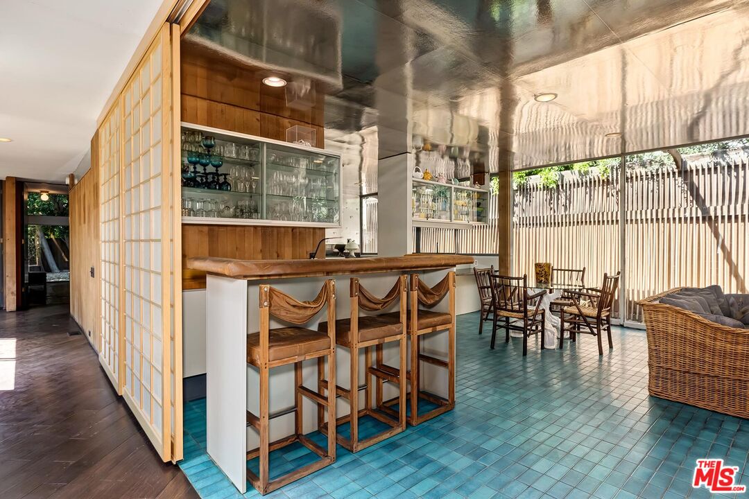 515 North Roxbury Drive Beverly Hills, CA 90210 - Photo 11 of 24