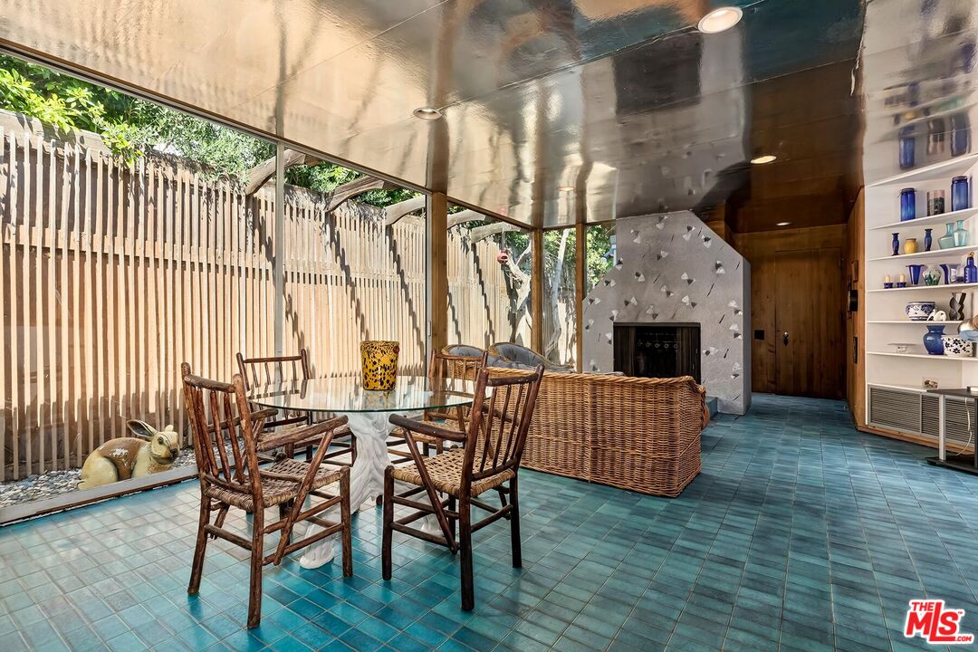 515 North Roxbury Drive Beverly Hills, CA 90210 - Photo 12 of 24