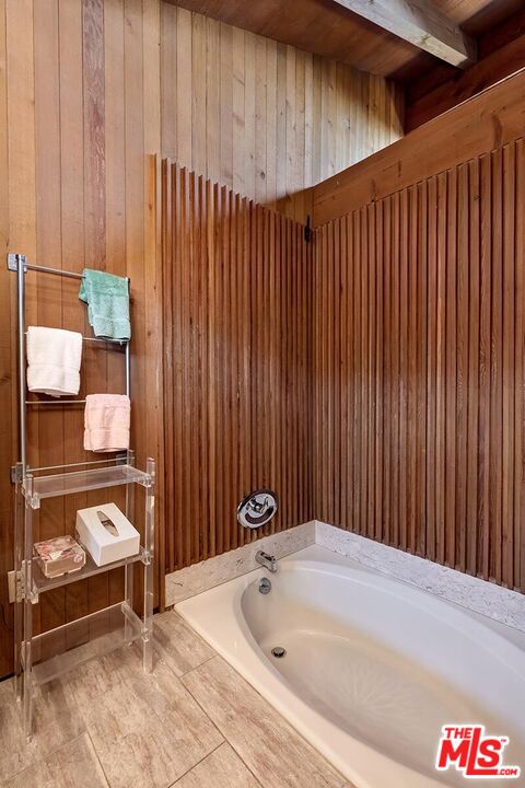 515 North Roxbury Drive Beverly Hills, CA 90210 - Photo 18 of 24