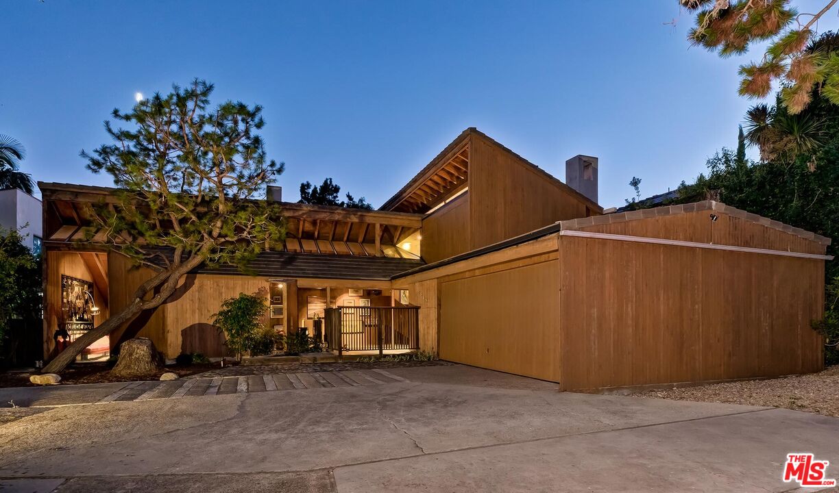 515 North Roxbury Drive Beverly Hills, CA 90210 - Photo 2 of 24