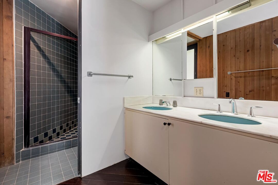 515 North Roxbury Drive Beverly Hills, CA 90210 - Photo 21 of 24