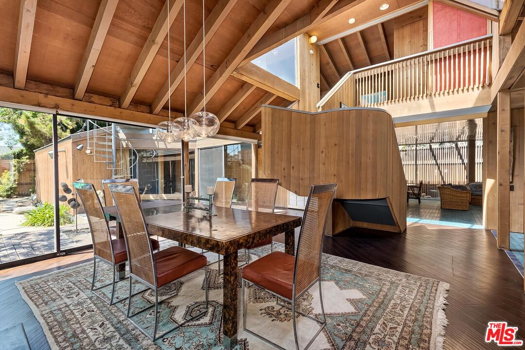 515 North Roxbury Drive Beverly Hills, CA 90210 - Photo 8 of 24