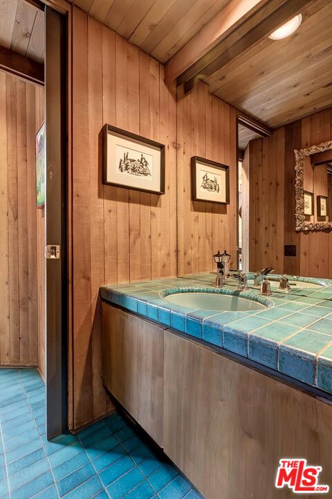 515 North Roxbury Drive Beverly Hills, CA 90210 - Photo 9 of 24