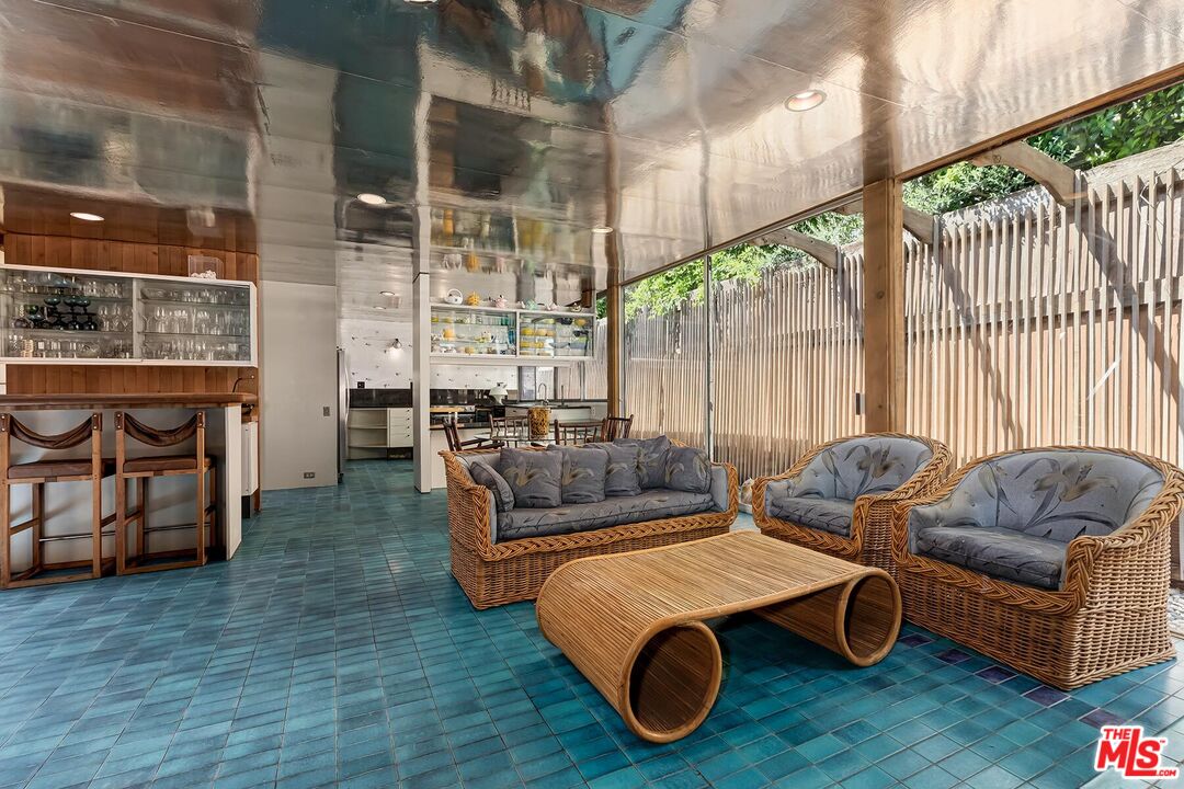 515 North Roxbury Drive Beverly Hills, CA 90210 - Photo 10 of 24