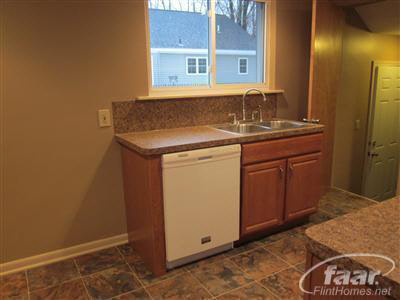 3267 North Genesee Road Flint, MI 48506 - Photo 13 of 19 20144236-12.JPG