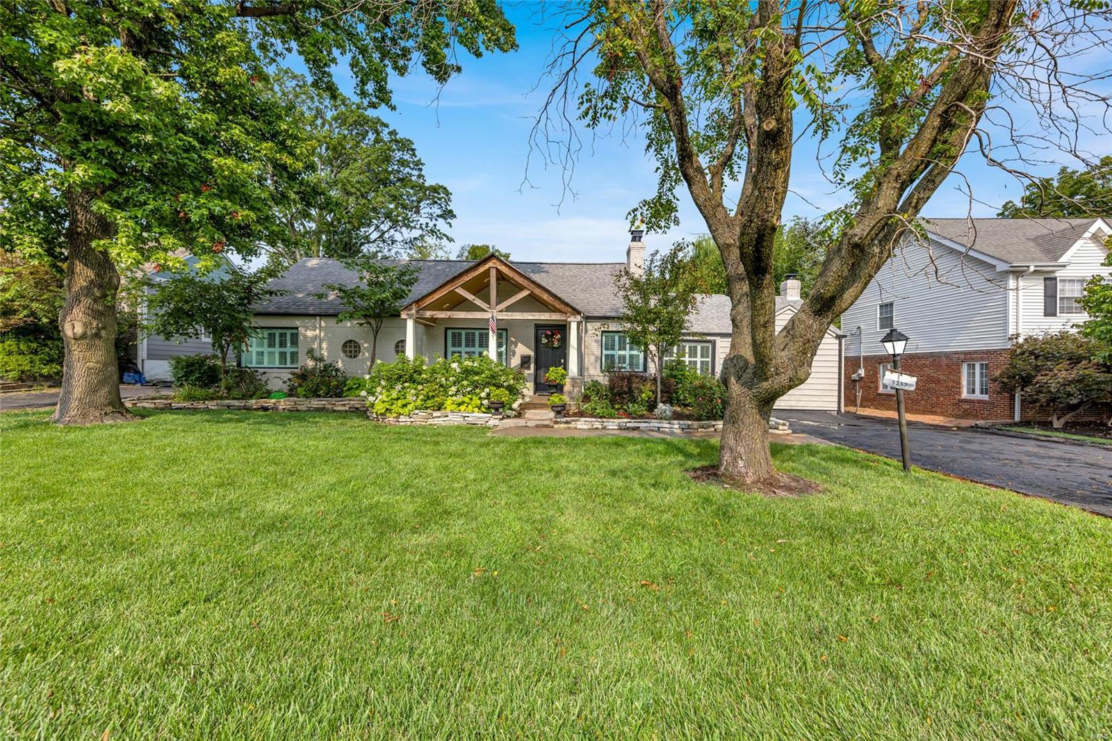 9737 Tesson Ferry Road St. Louis, MO 63123 - Photo 2 of 41