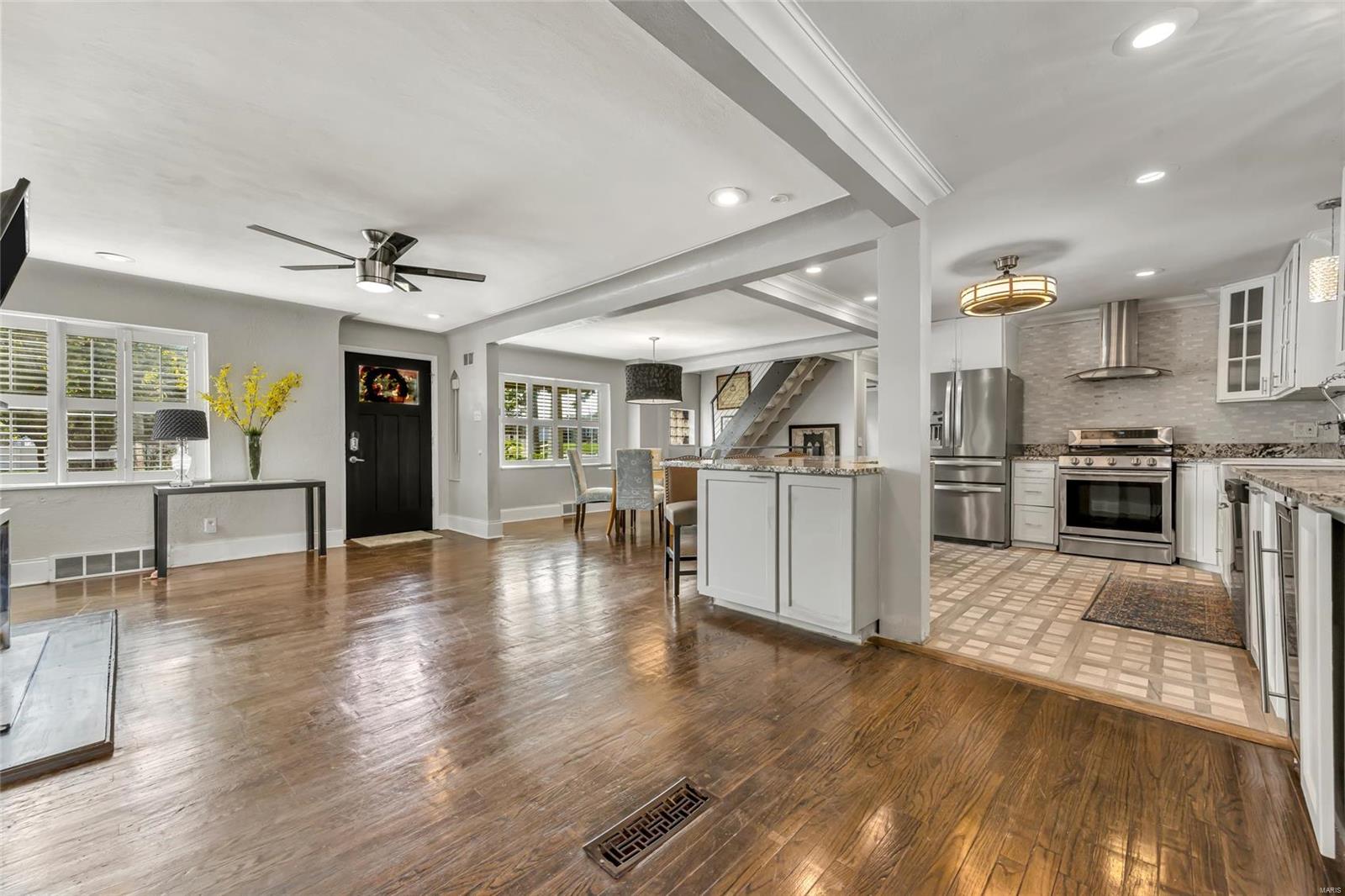 9737 Tesson Ferry Road St. Louis, MO 63123 - Photo 8 of 41