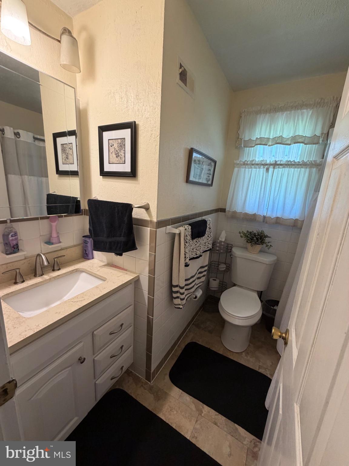 607 Sherrie Road Philadelphia, PA 19115 - Photo 11 of 19 Charming bathroom with natural light.
