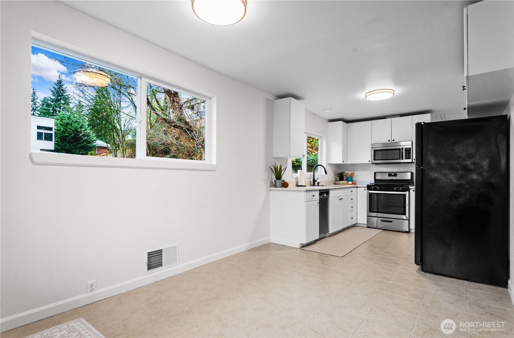 7552 21st Avenue Southwest Seattle, WA 98106 - Photo 12 of 25