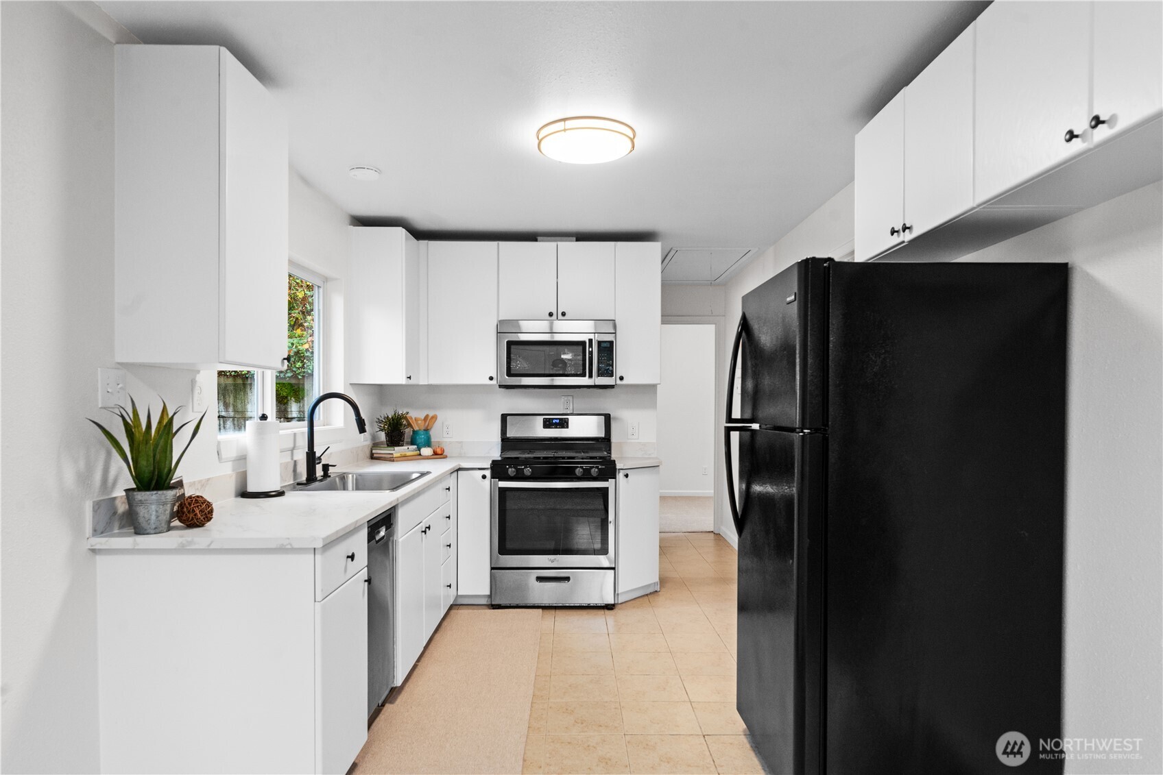 7552 21st Avenue Southwest Seattle, WA 98106 - Photo 13 of 25