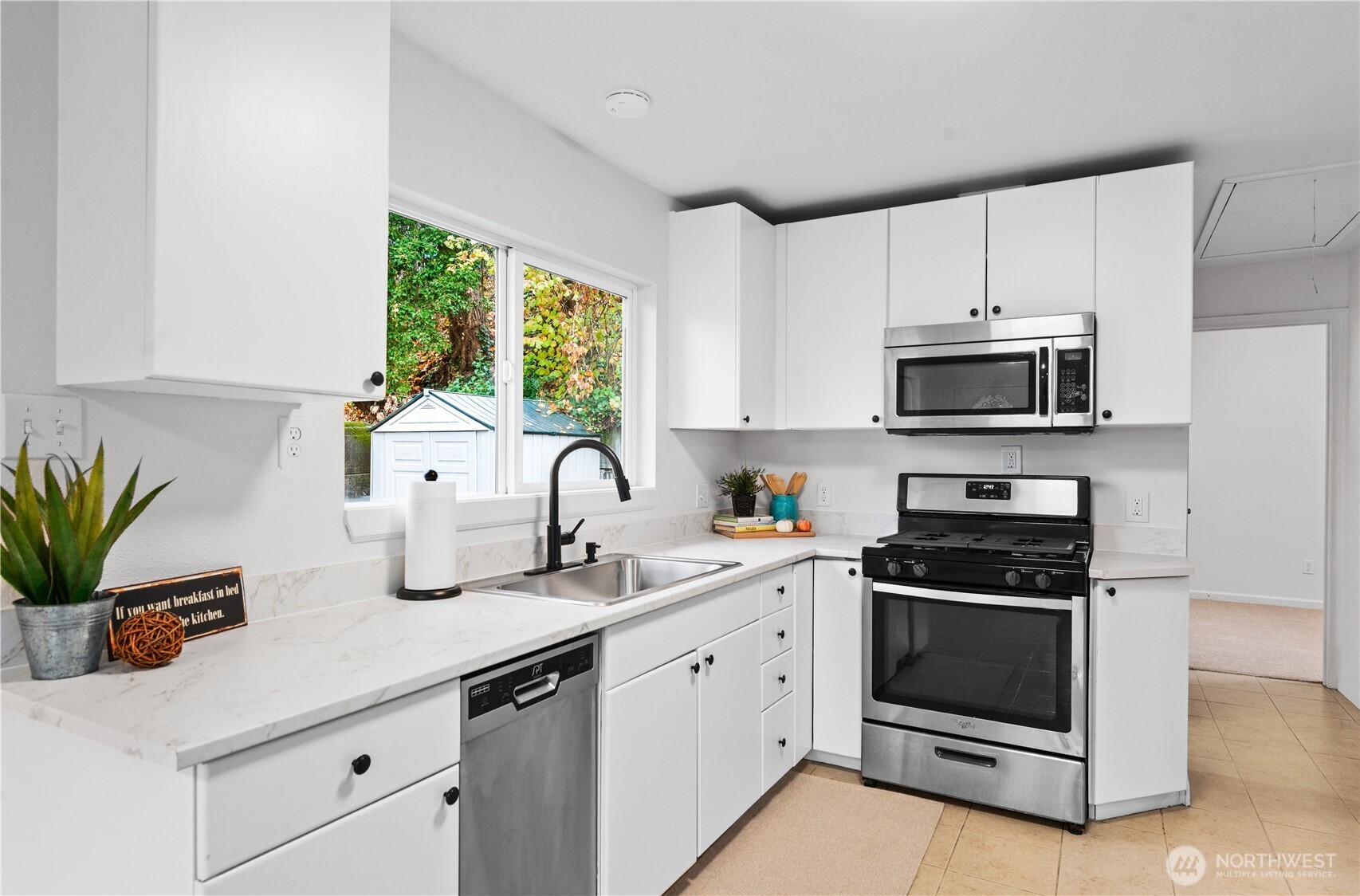 7552 21st Avenue Southwest Seattle, WA 98106 - Photo 14 of 25